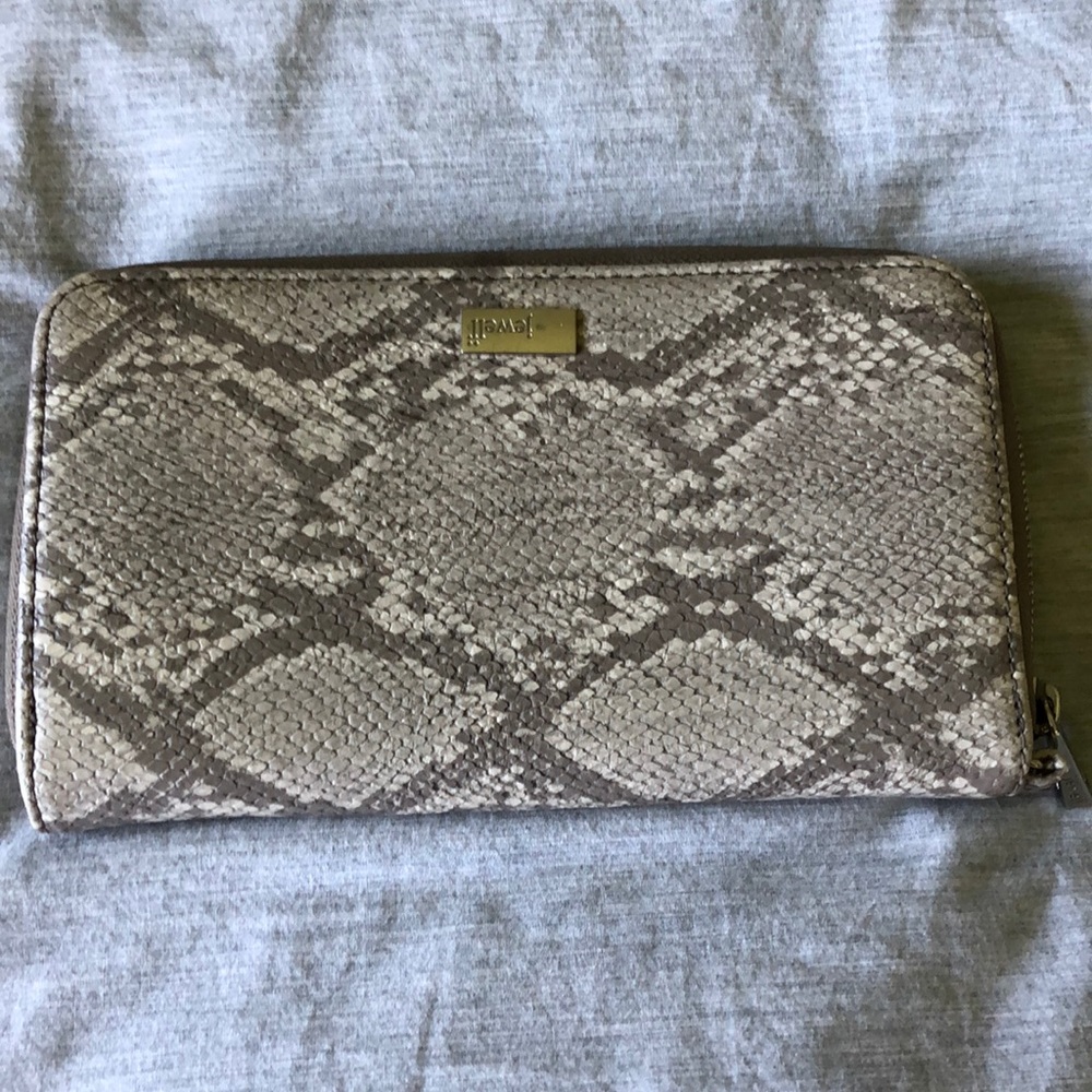 Thirty one All About Benjamin’s wallet